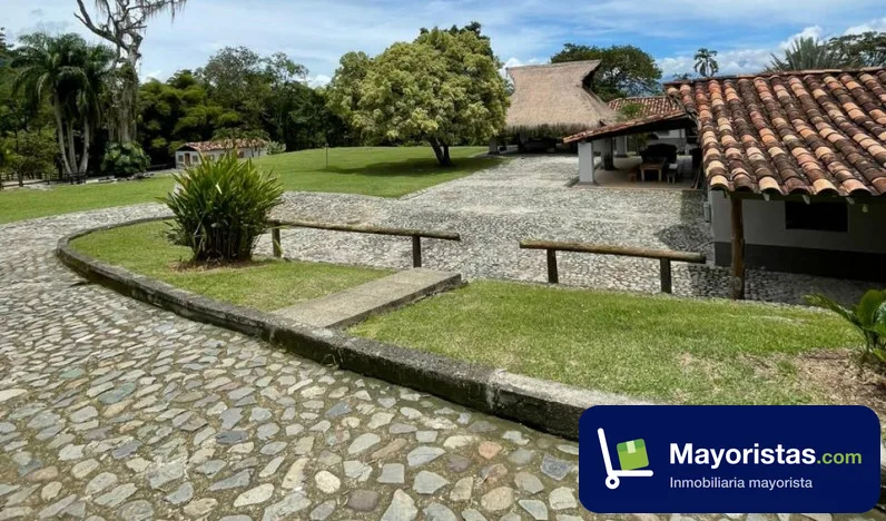 Finca ganadera de 10,5 ha en Venecia, Antioquia