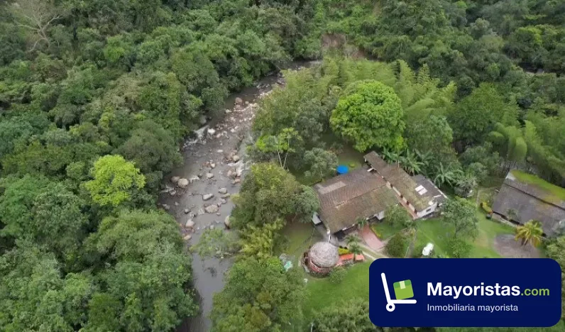 Finca ganadera de 12 ha en Villeta, Cundinamarca