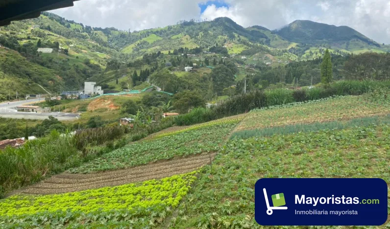 Finca agrícola de 1,1 ha en Medellín, Antioquia