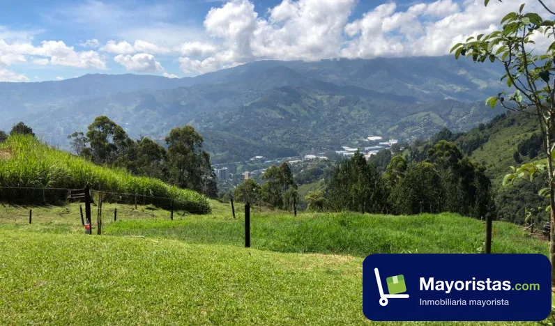 Finca ganadera de 7,4 ha en La Estrella, Antioquia