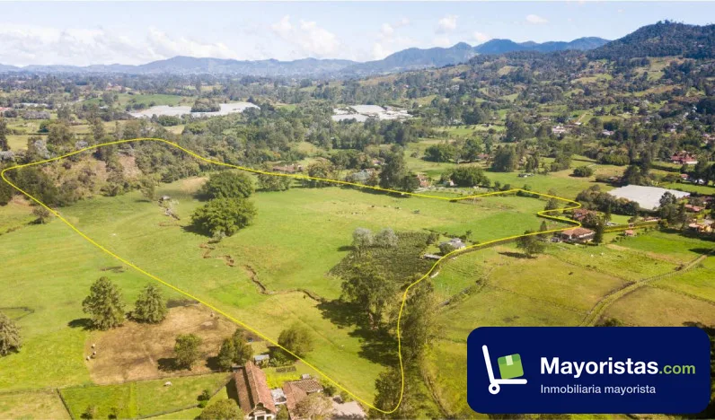 Finca ganadera de 10,7 ha en Rionegro, Antioquia