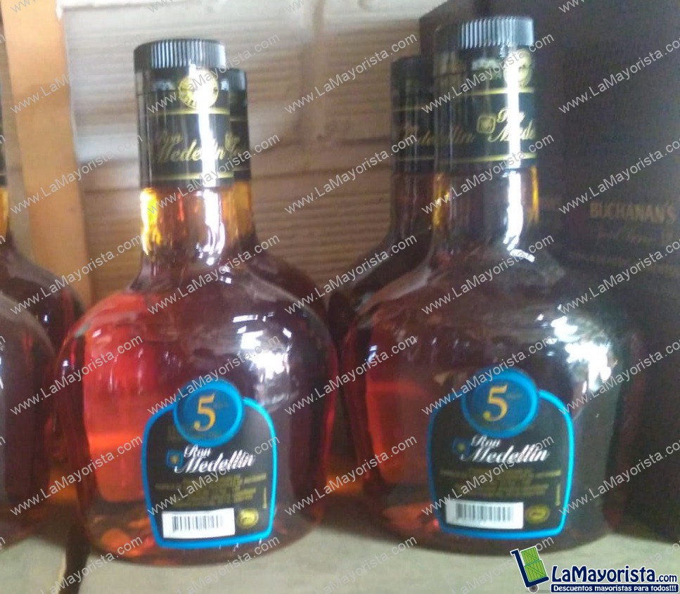 Ron Medellín 5 años Botella