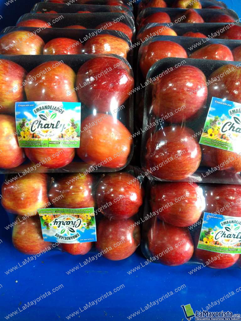 Manzana  roja en bandeja
