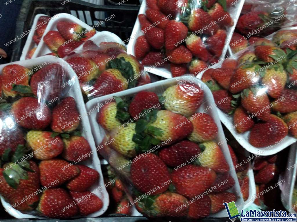 Fresas jumbo en bandeja