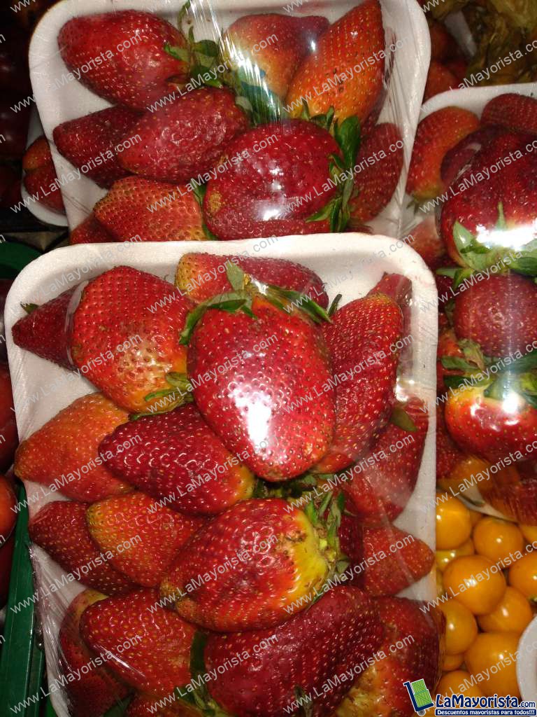 Fresas jumbo en bandeja