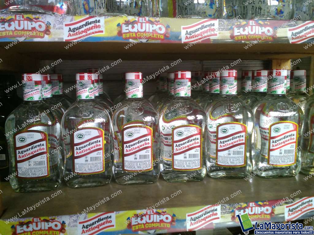 Aguardiente antioqueño tapa roja botella
