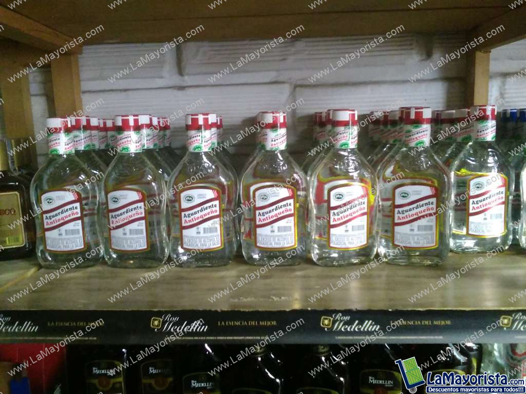 Aguardiente Antioqueño Tapa Roja media