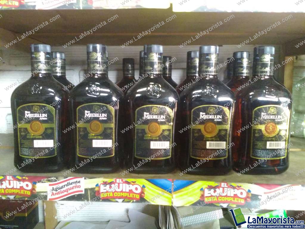 Ron Medellín botella