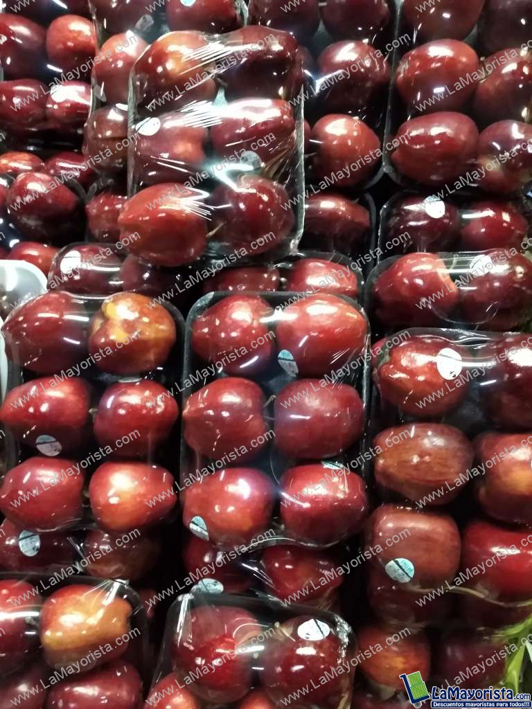 Manzana  roja en bandeja