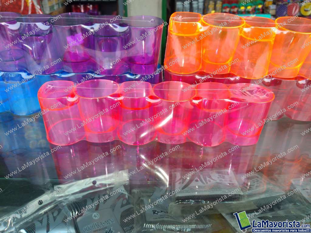 Copa aguardientera plástica de colores x 6 unidades