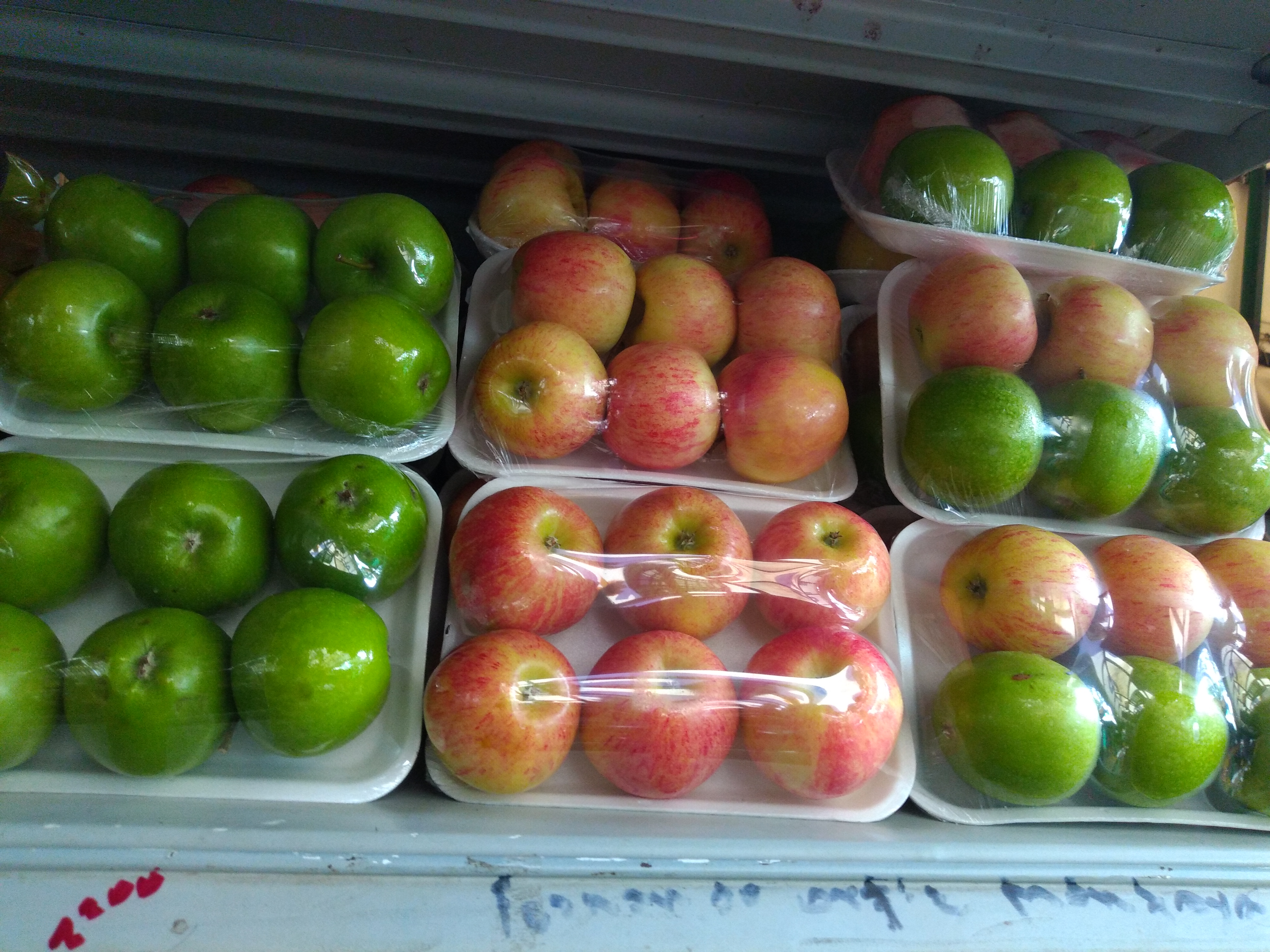 Manzana verde y gala bandeja