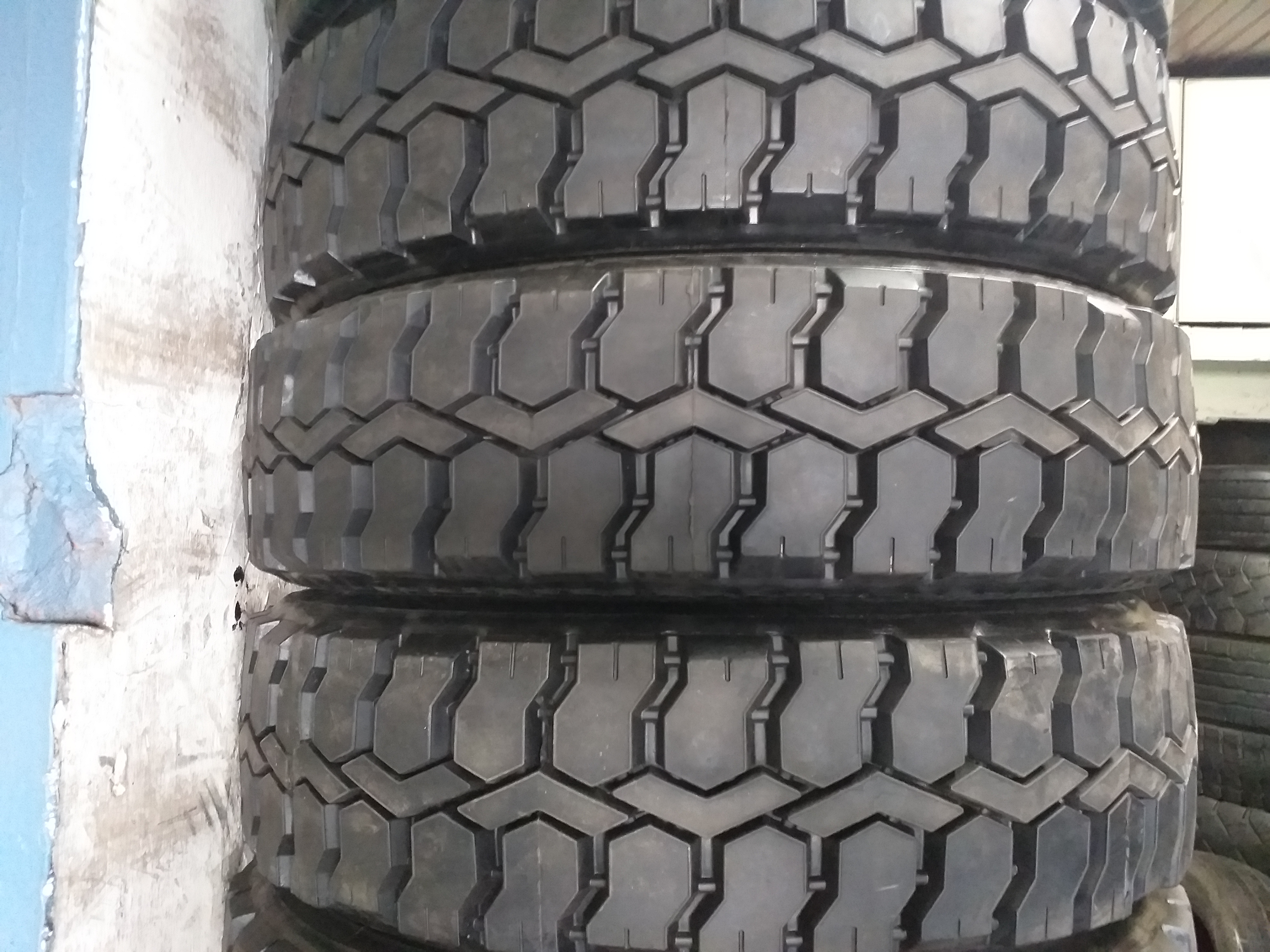 Llanta 215/75R17,5 reencauchada