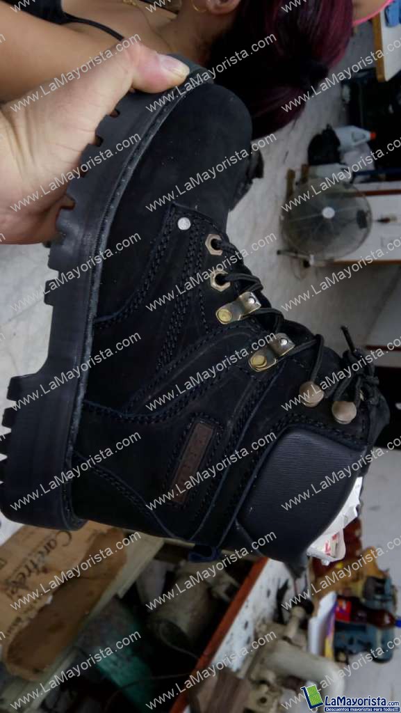 Botas cuero, negociable.