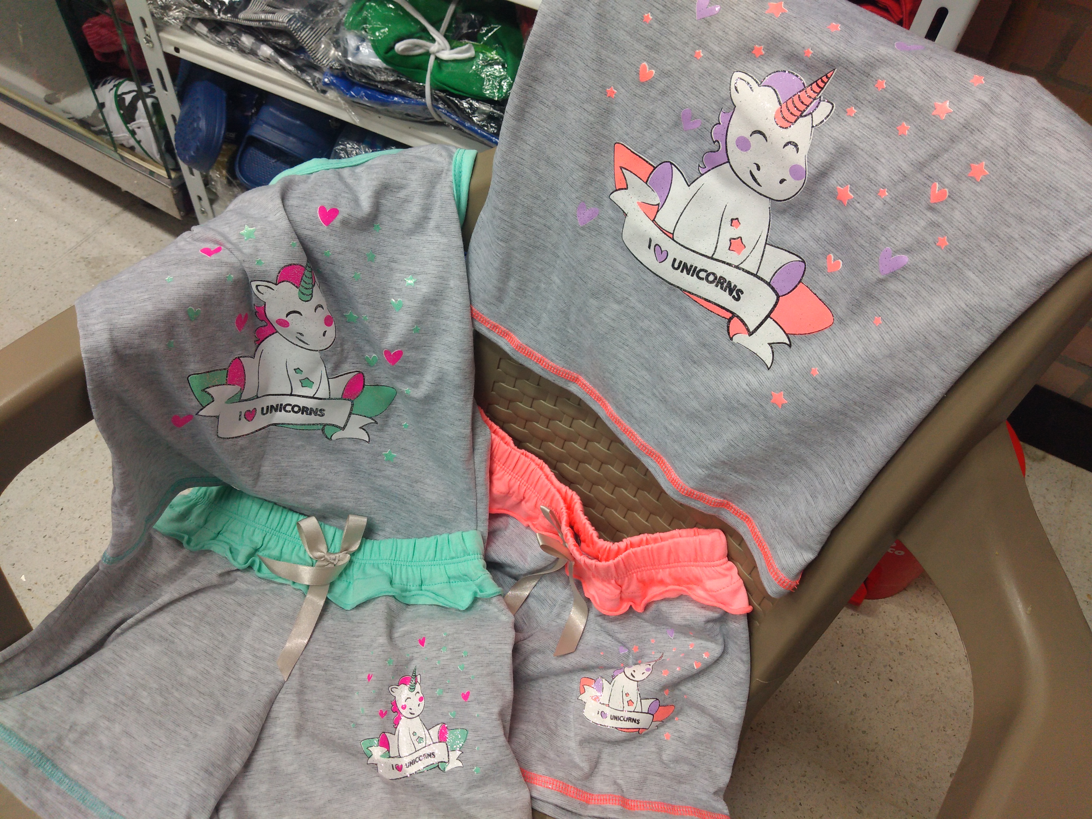 Pijamas en shorts para niña