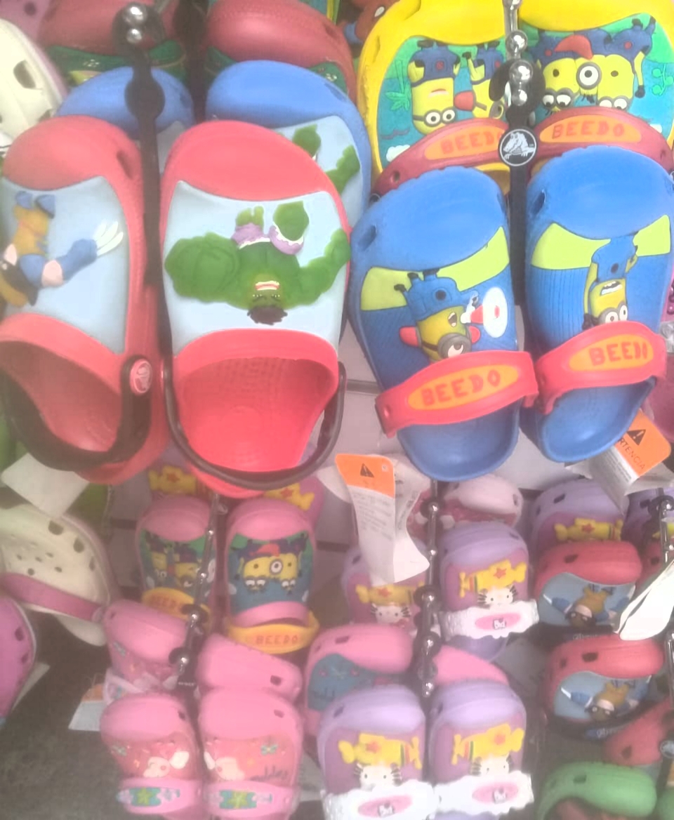 Chanclas tipo crocs marca beedo infantiles