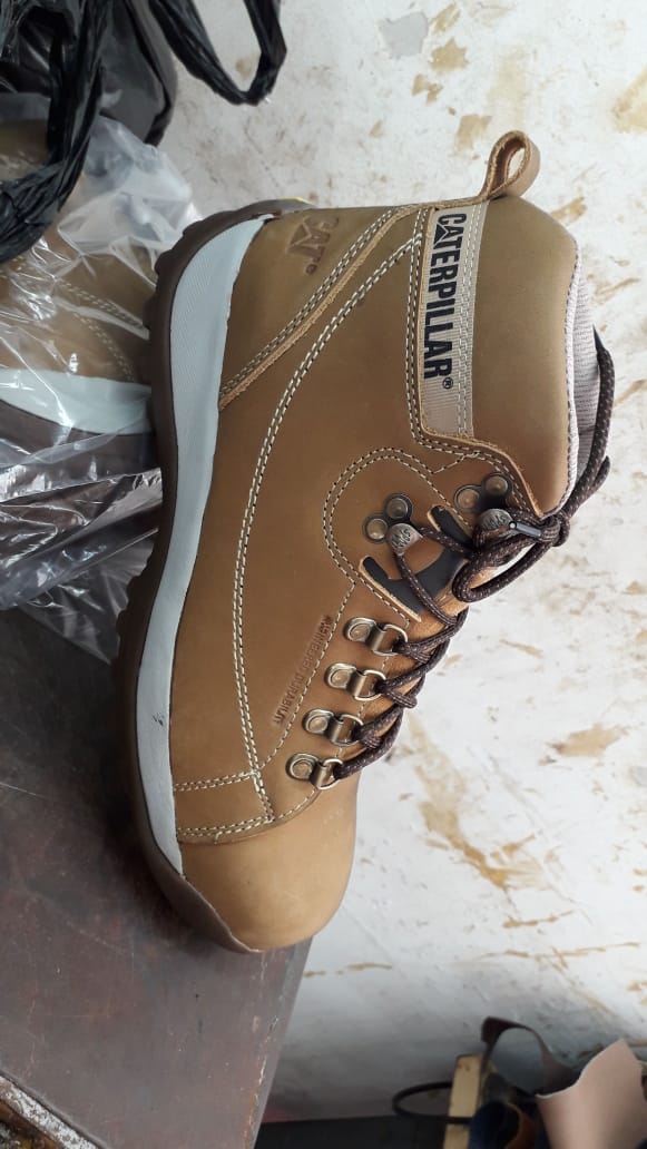 Botas en cuero 100 por ciento