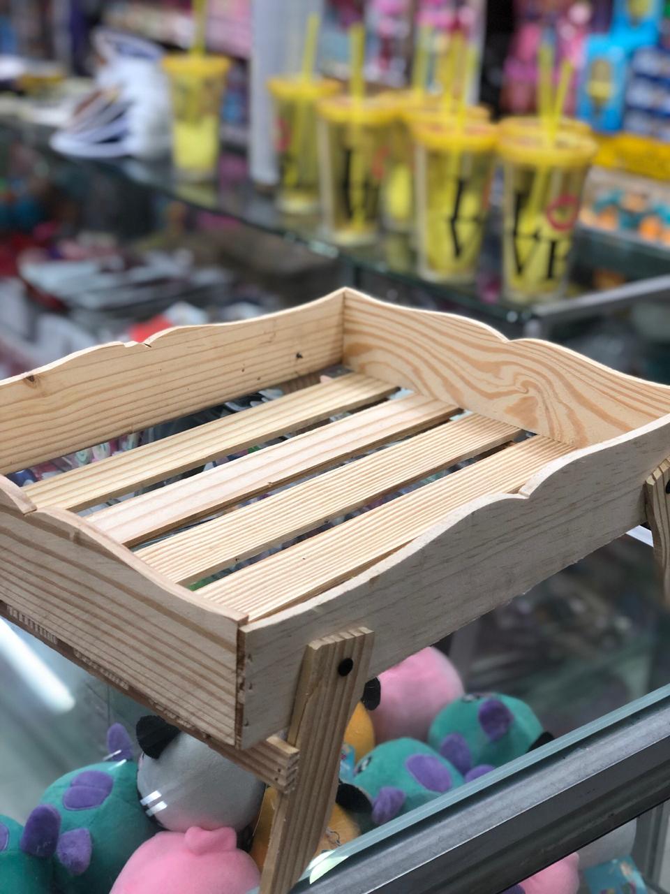 Bandeja de madera decorativa