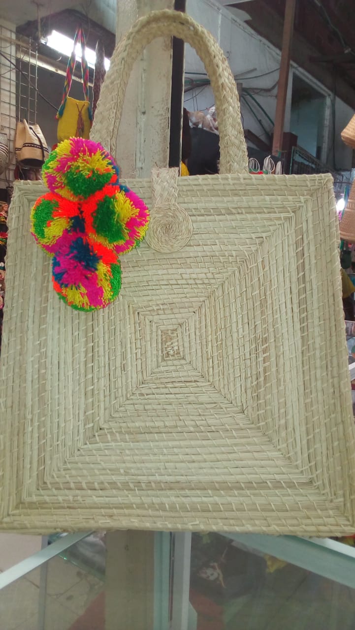 Bolso canasto decorado