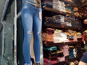 Jean para dama con correa de la talla 6 a la 12