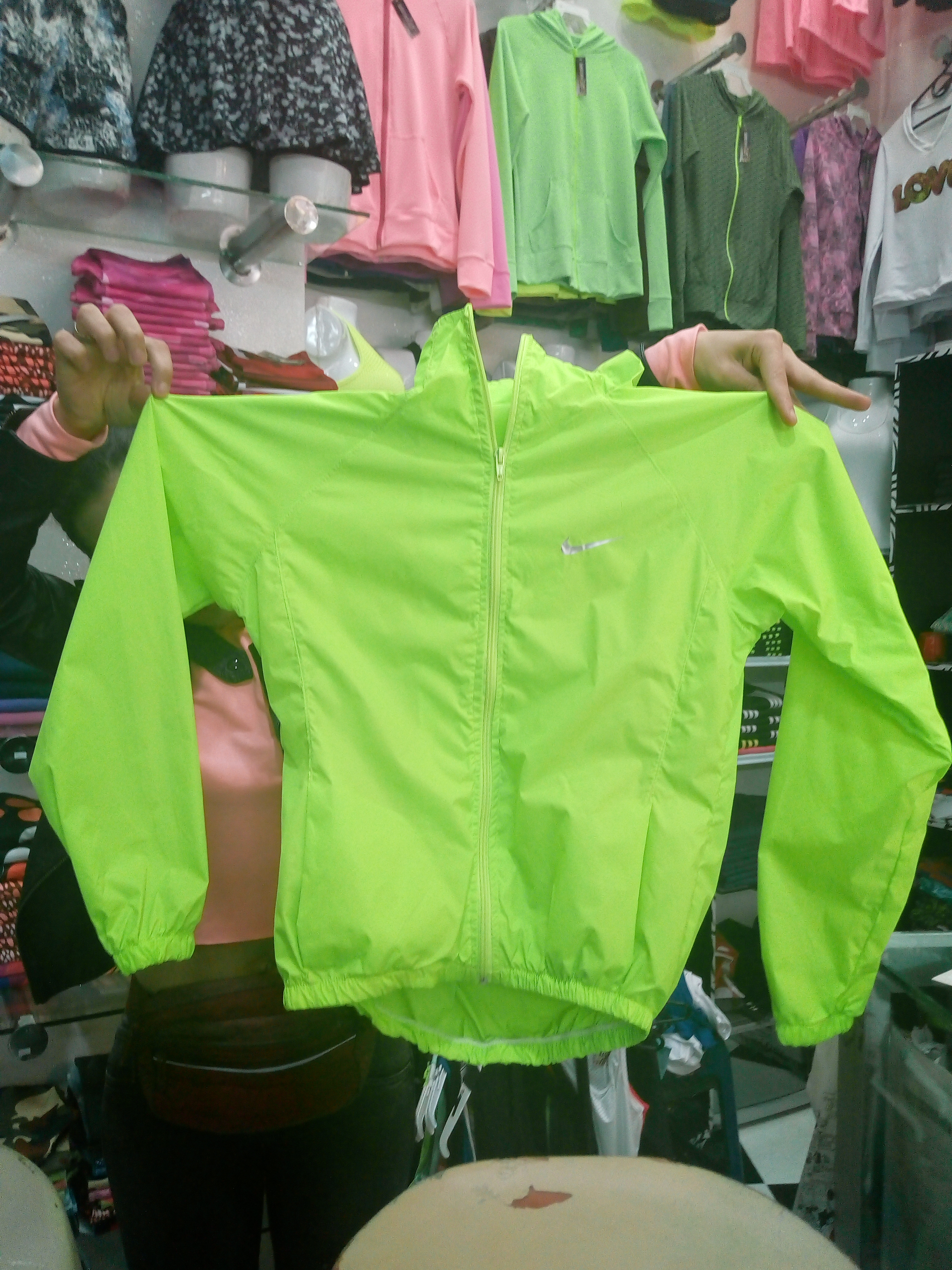 Chaquetas cortaviento colores surtidos para hombre y mujer