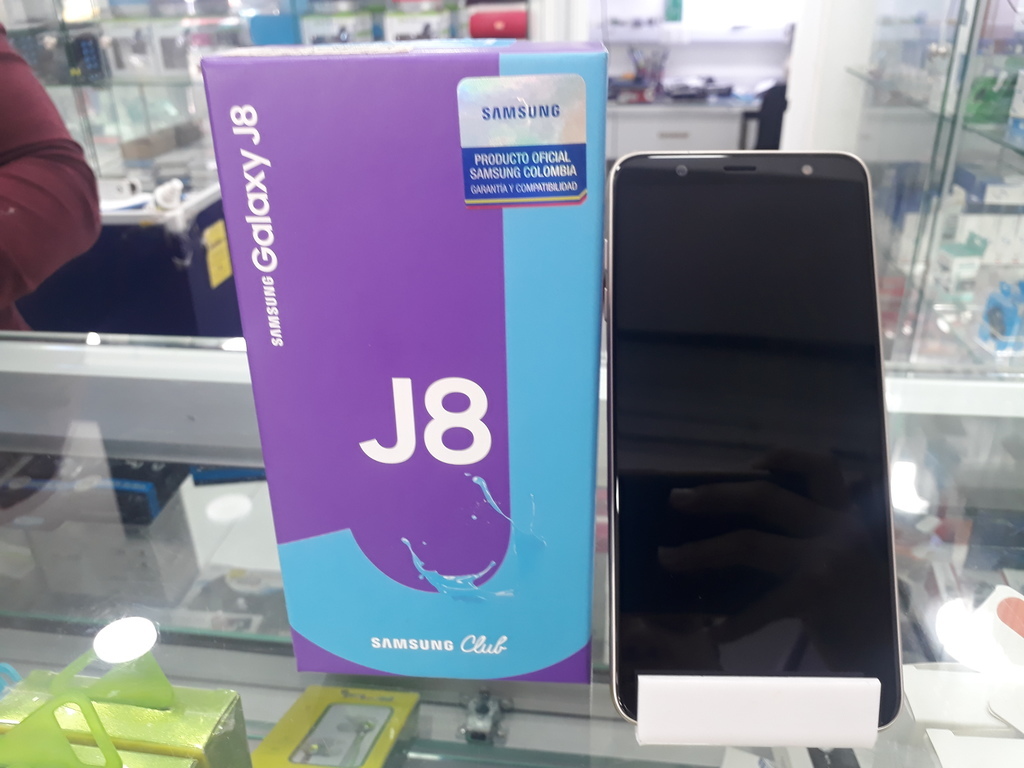 Celular samsung galaxy J8