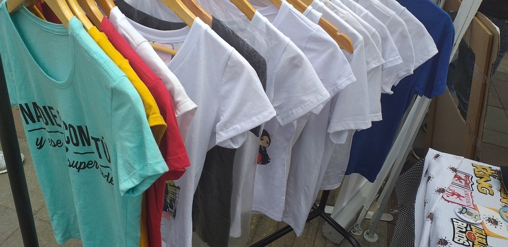 Camiseta dama con estampados personalizados