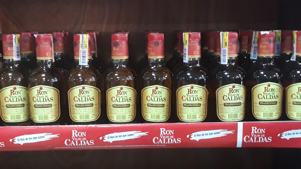 Media de Ron viejo de Caldas *500ml