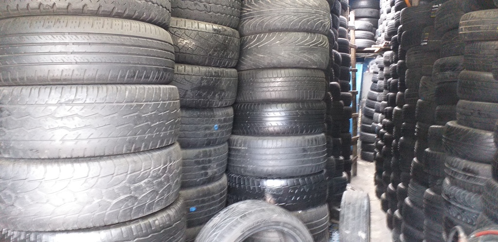 Llantas para camioneta y automovil de 2da