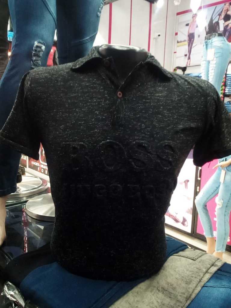 Camiseta repujada