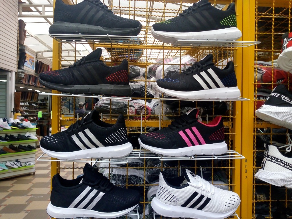 Zapatillas réplica Nike o Adidas