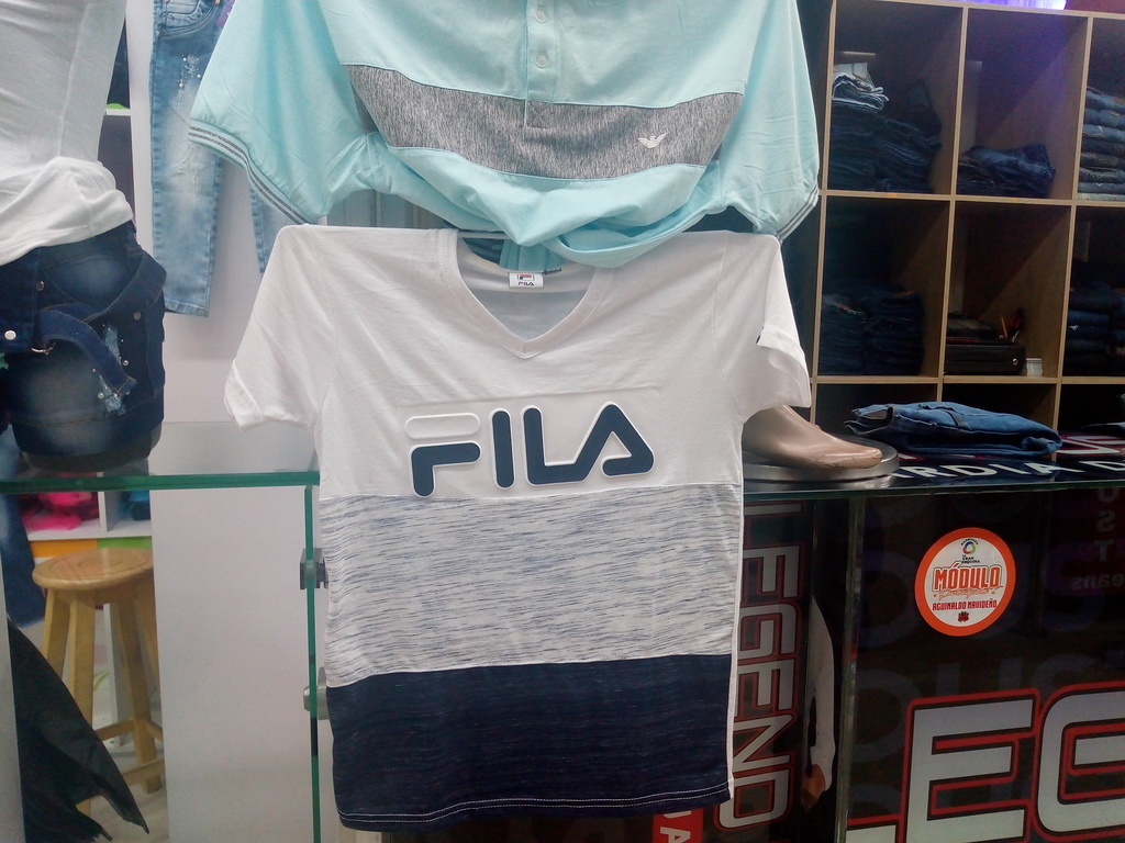 Camiseta repujada para hombre