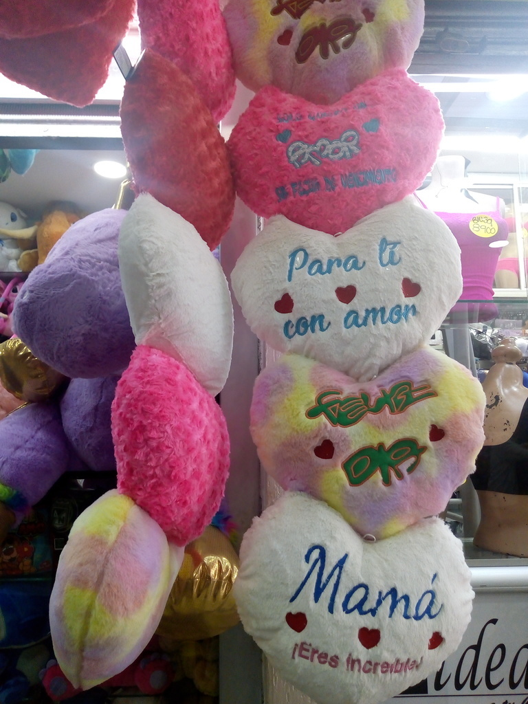 Almohada corazón en peluche