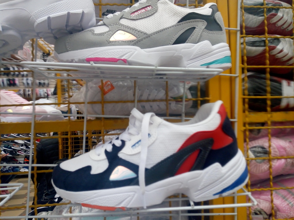 Tenis falcón Adidas