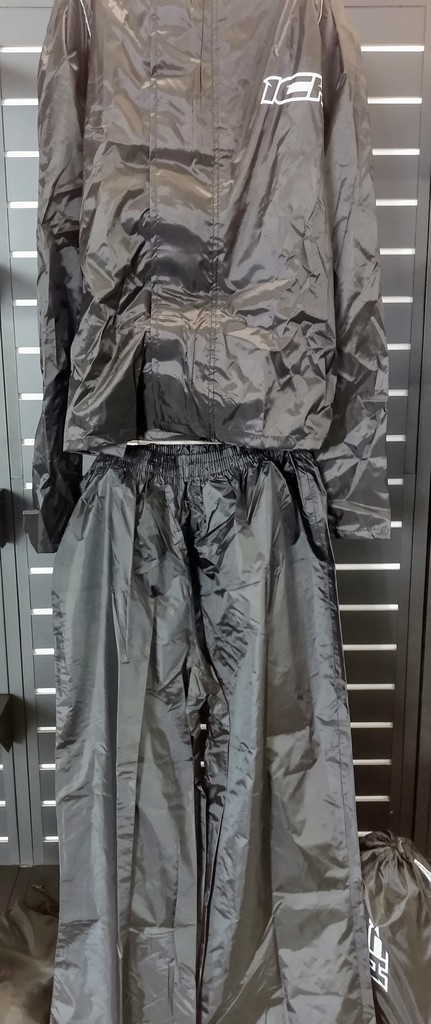 Impermeable ICH + botas