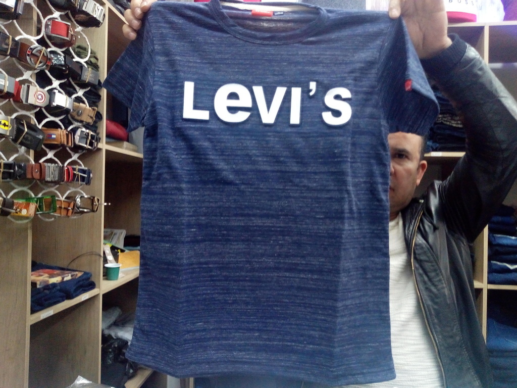 Camiseta repujada para hombre marcas