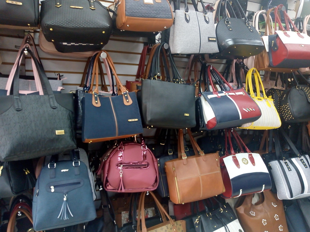 Bolsos para dama en cuero