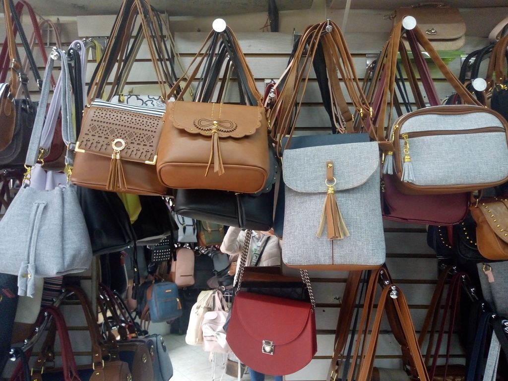 Bolsos manos libres para dama en cuero