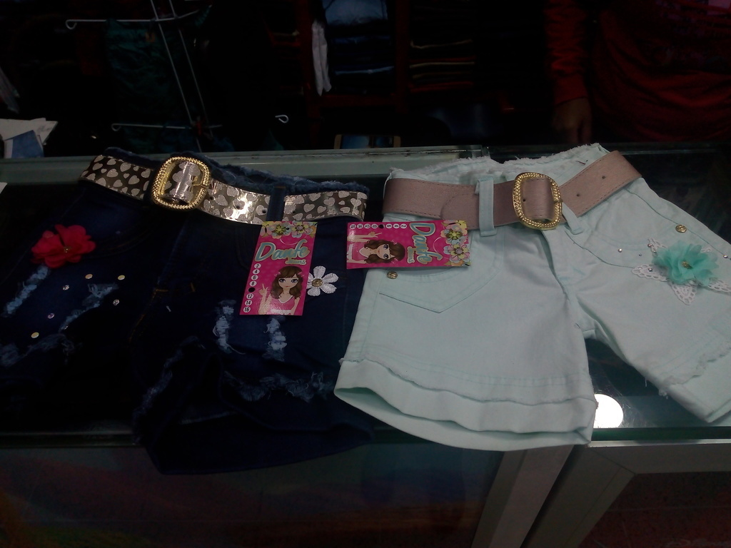 Shorts para niña con correa
