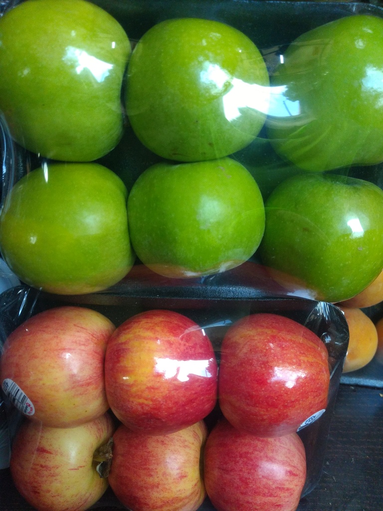 Manzana verde y gala bandeja