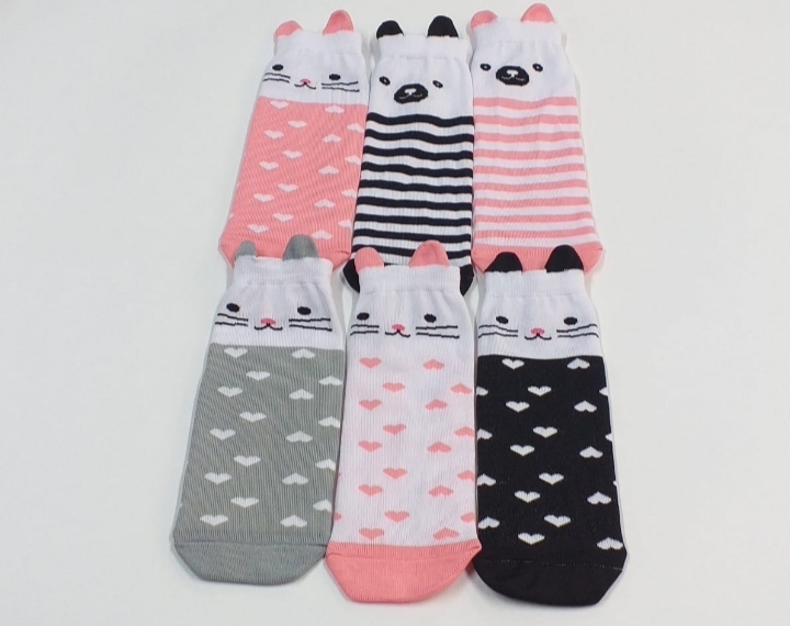 MEDIAS LARGA BORDADA CON OREJAS TALLA ÚNICA BEBE X 12 UNDS