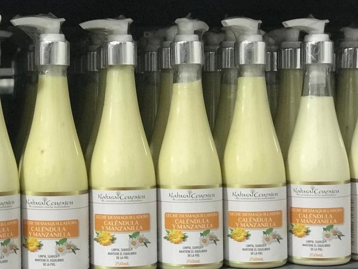 Leche Facial Desmaquilladora De Caléndula Y Manzanilla * 250 Ml