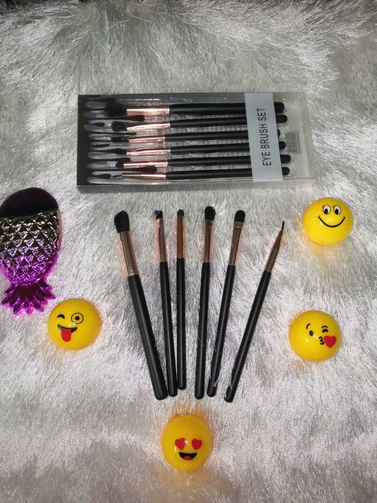 Pincel para labios + brochas para difuminar