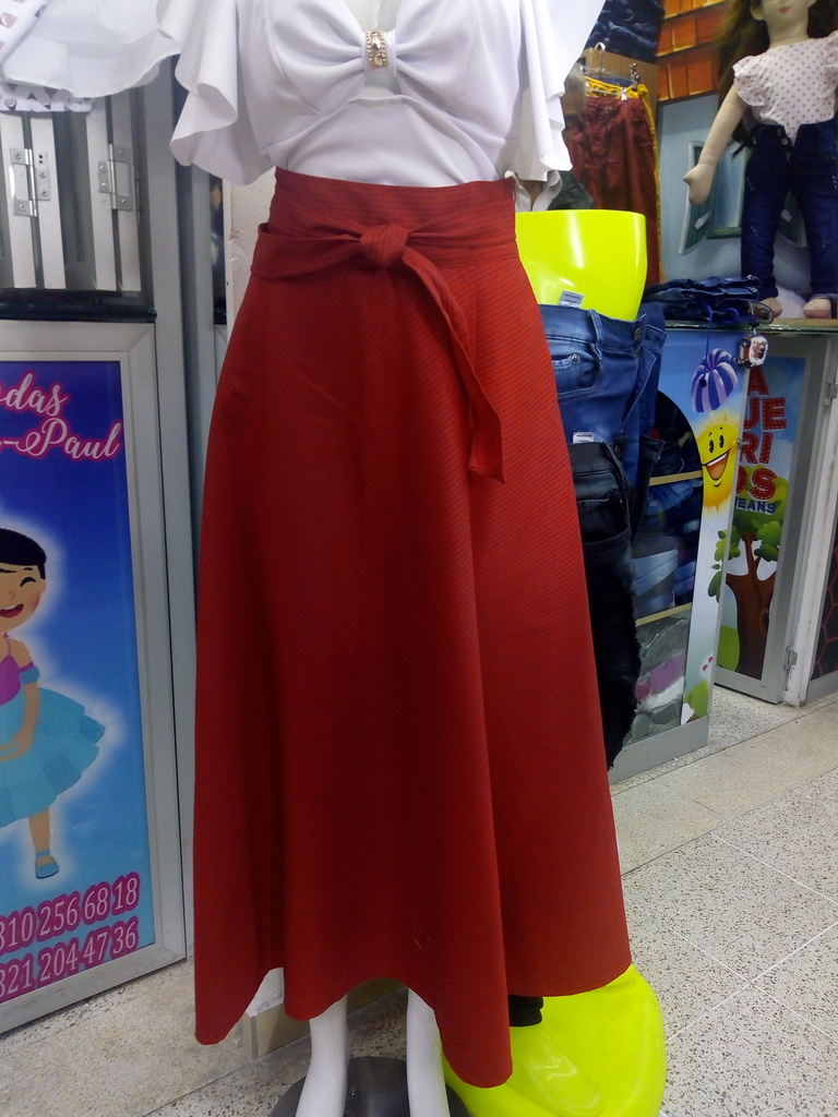 Falda tres cuartos