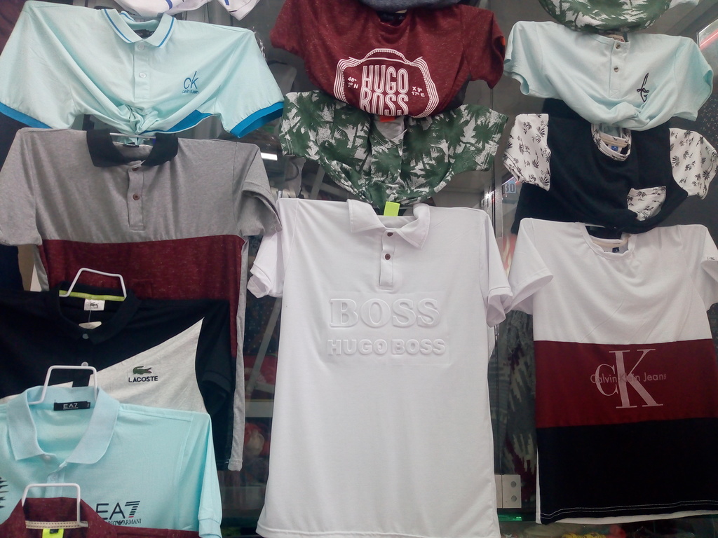 Camiseta para hombre repujada réplicas marcas