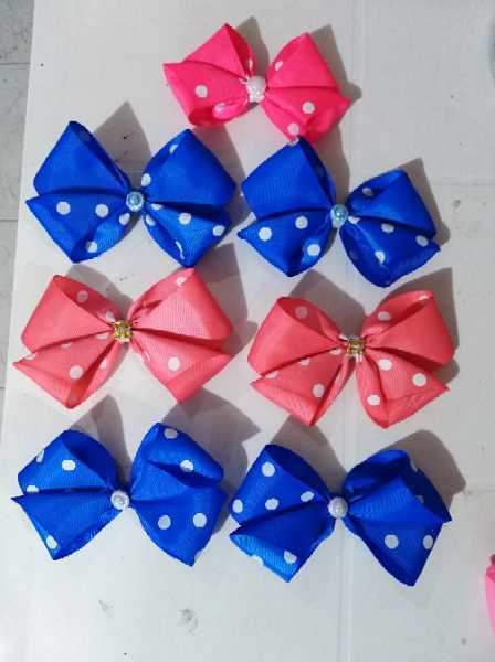Ganchos y moñas para niñas y jóvenes