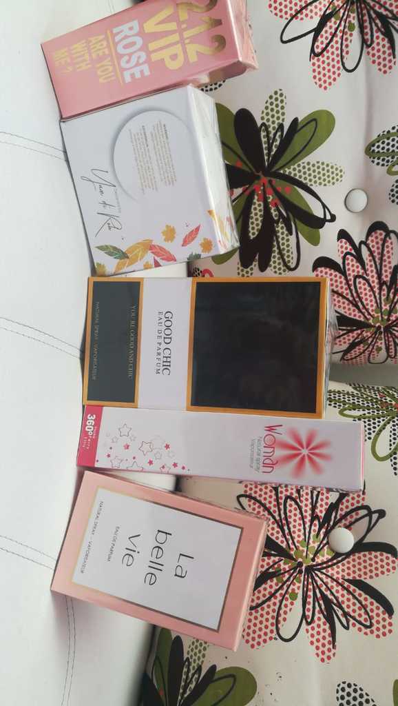 Loción y perfume para dama de marcas