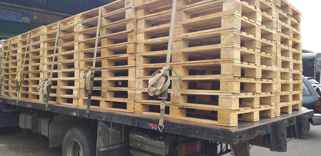 Estibas de madera 1mt x 1.20 mt