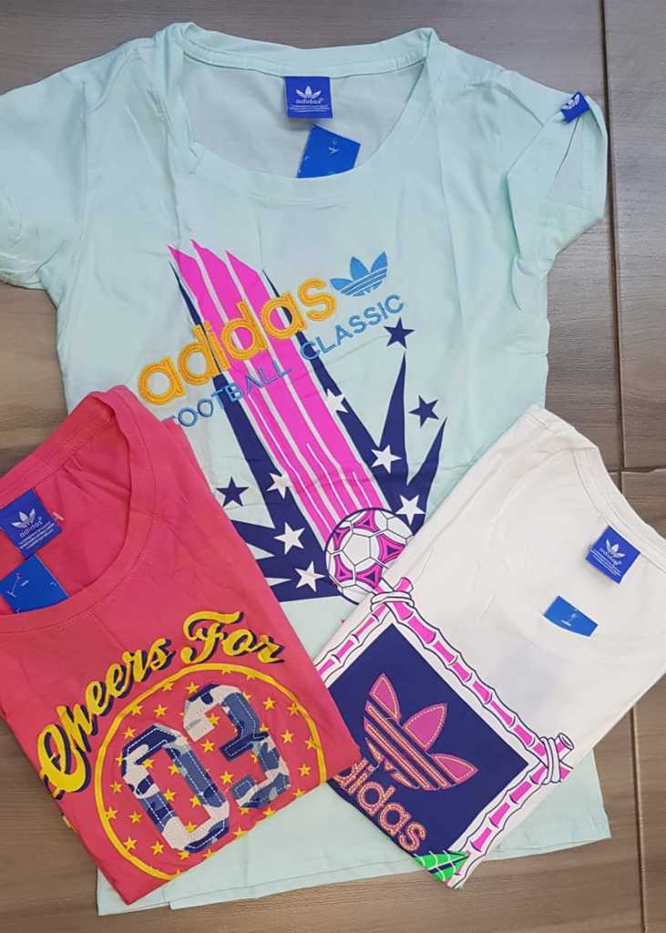 Camiseta Adidas troquelada para dama