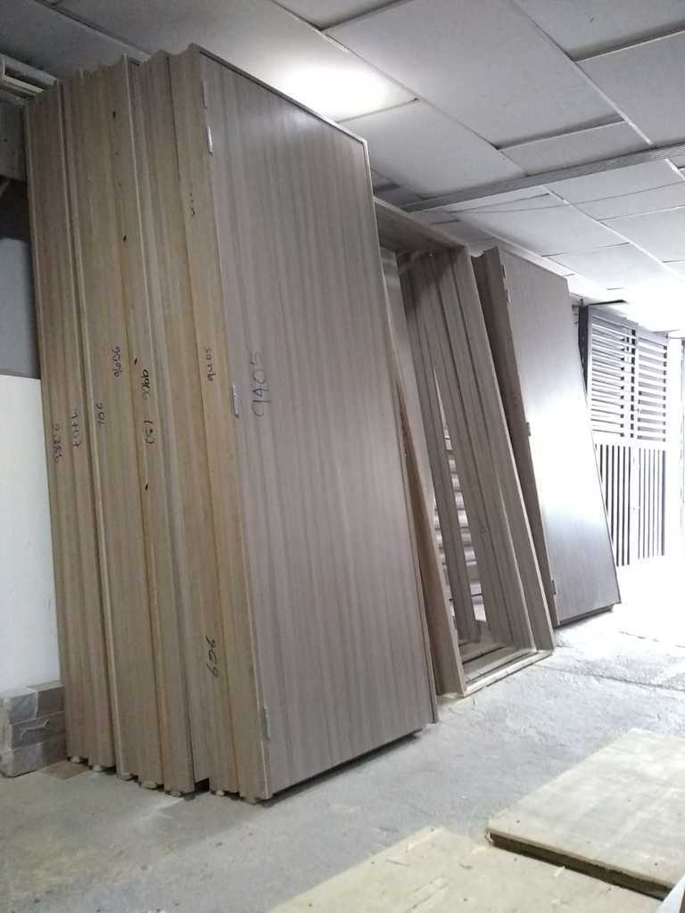 Puertas en aglomerado entamboradas