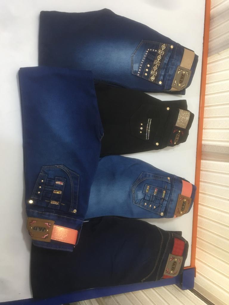 Jean para dama con diseño